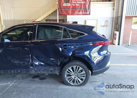 2021 Toyota Venza Limited z USA, uszkodzony, nr VIN JTEAAAAH8MJ010928